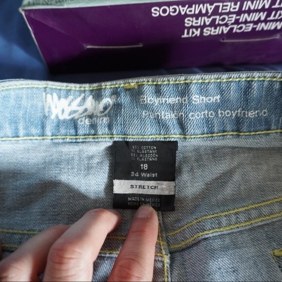 Mossimo sz 18 Distressed Boyfriend Shorts Light Wash - Picture 4 of 7